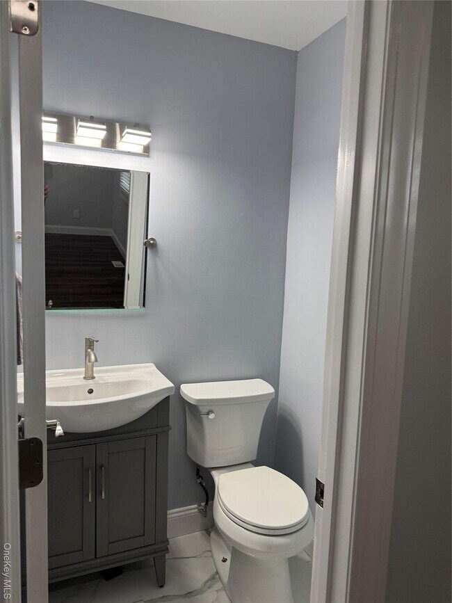 Building Photo - 16 Huntington Commons