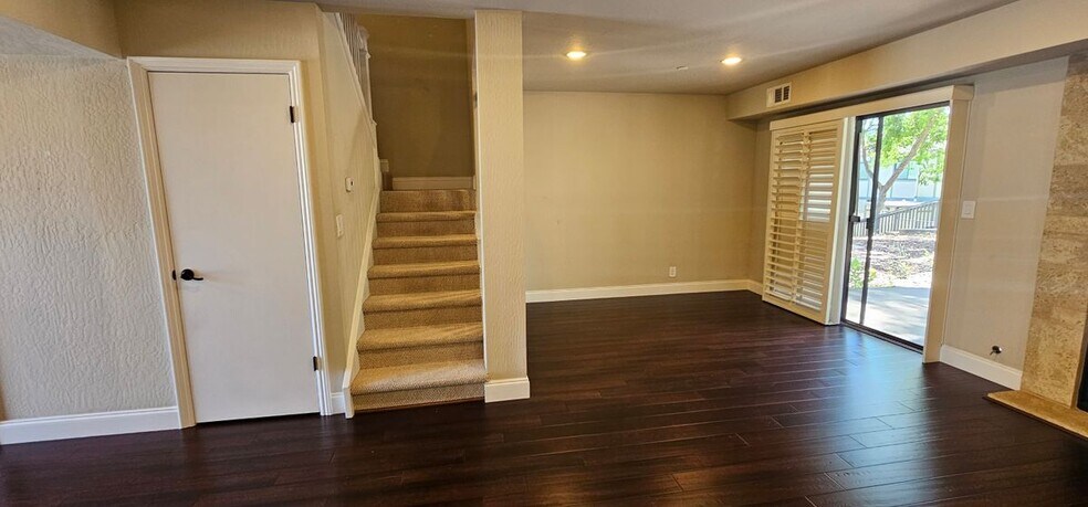 Building Photo - 1597 Ashwood Dr
