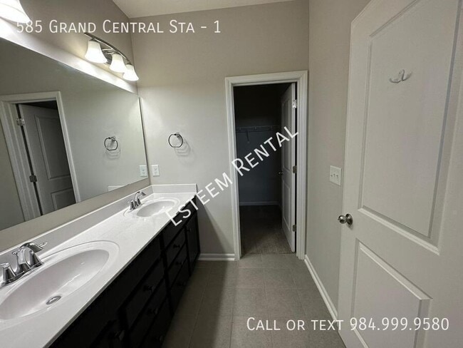 Building Photo - 585 Grand Central Sta