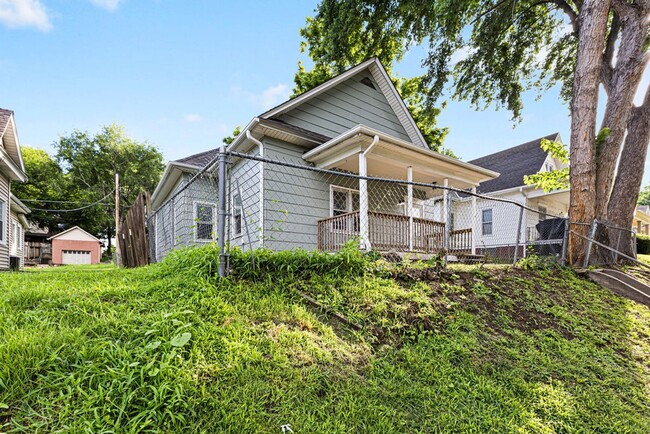 Building Photo - Remodeled 2-Bedroom Home in Saint Joseph with Off-Street Alley Parking