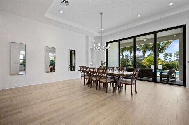 Building Photo - 13621 Le Christine Dr