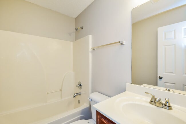 Building Photo - 649 Grant Dr