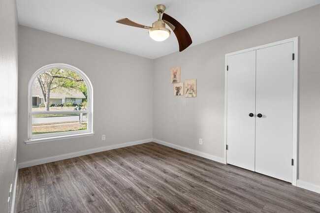 Building Photo - 2121 Sunrise Trail