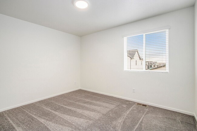 Building Photo - Exquisite 3 Bed 2.5 Bath Single Family Home