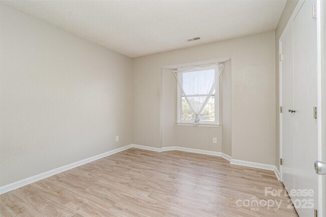 Building Photo - 6165 Meadow Rose Ln