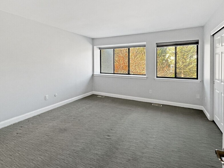 Building Photo - 42 Landmark Dr