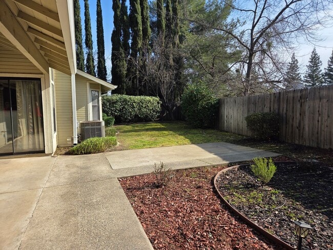 Building Photo - Super clean! 3 Bdrm, 2 Bath near Lembi Park