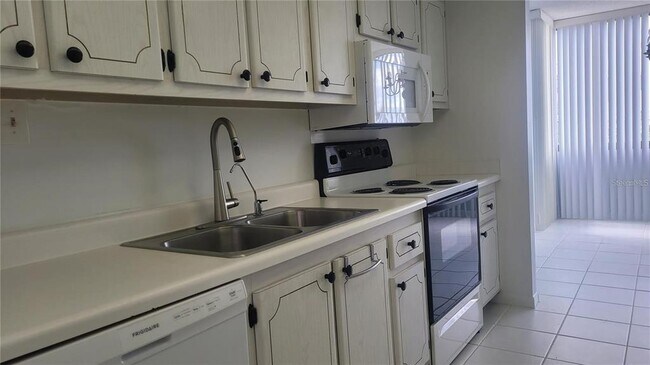 Building Photo - 660 Island Way