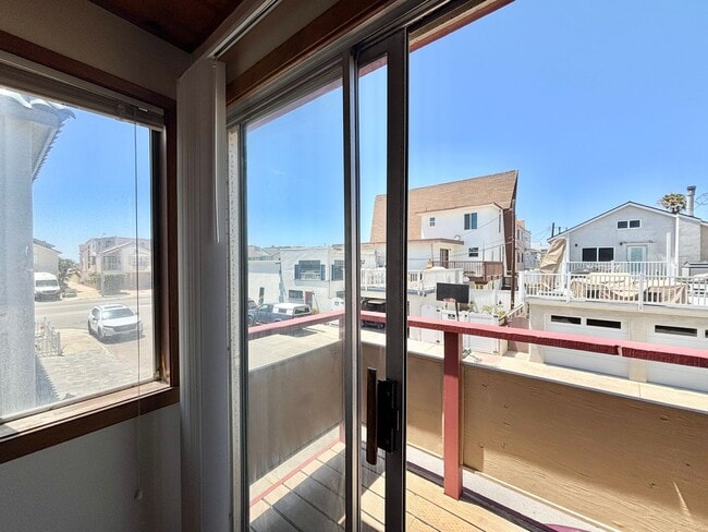 Building Photo - Incredible Value Just Steps from the Sand | 1 Bed 1 Bath Upper Unit  | Silver Strand Beach