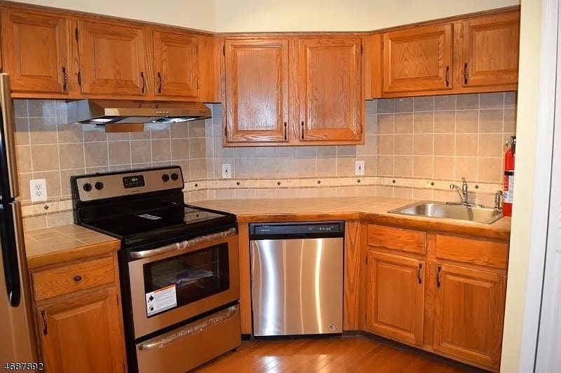 Building Photo - 65 Jamestown Rd