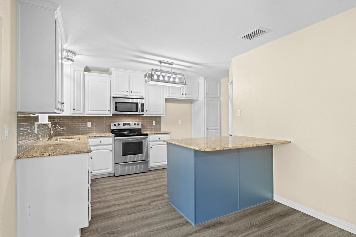 Building Photo - 839 Yellowstone Dr