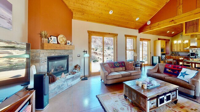 Building Photo - Luxurious and comfortable living experience