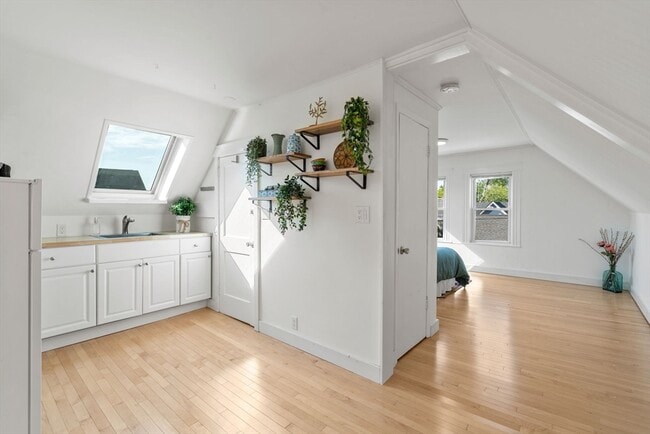 Building Photo - 32 Richardson St