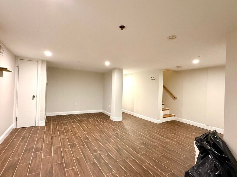 Building Photo - 19 Plymouth St