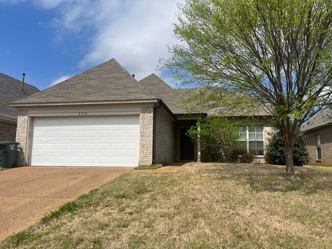 Building Photo - Remodeled beautiful 3 bd 2 bath located in...