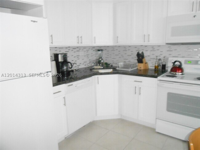 Building Photo - 5401 Collins Ave
