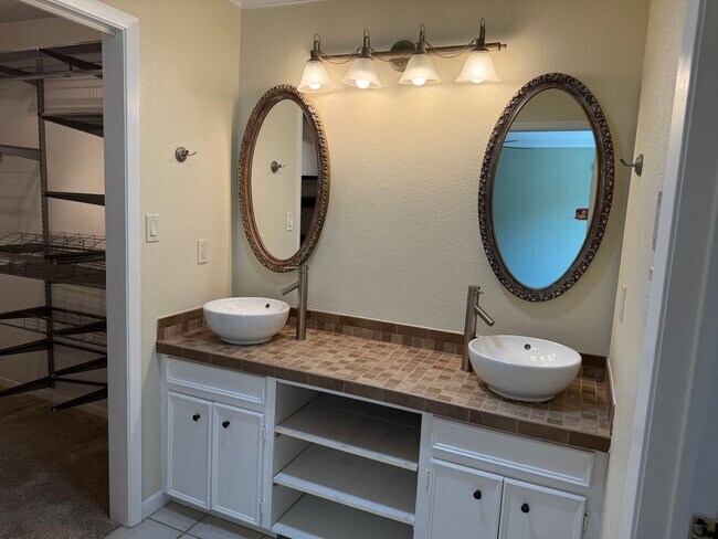 Building Photo - 9106 Rockcrest Cir