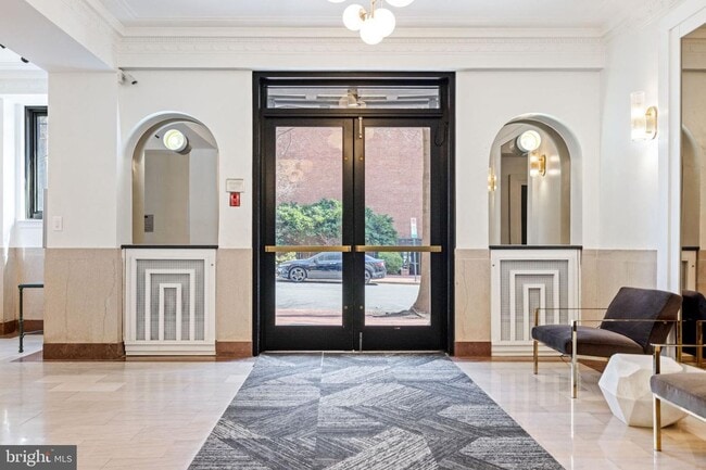 Building Photo - Studio Apartment at the Swarthmore- Availa...