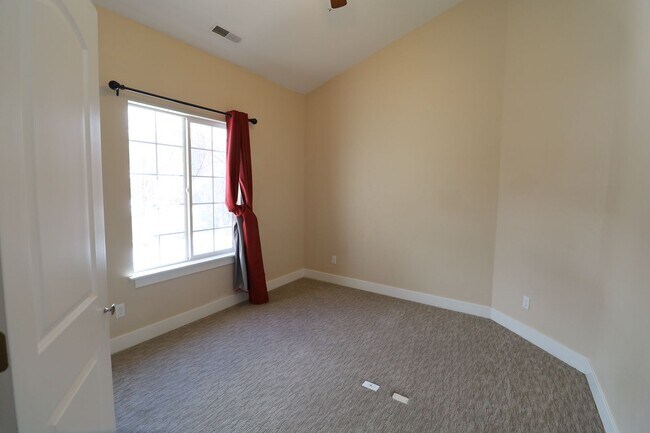 Building Photo - Large Pet Friendly House in the Foothills of Provo