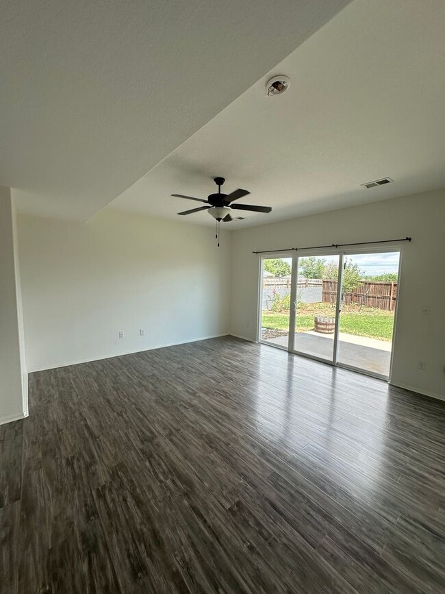 Building Photo - 301 W Cottonwood St