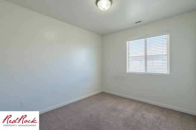 Building Photo - 2801 E 450 N