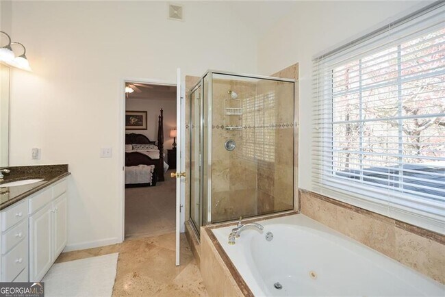 Building Photo - 305 Collegiate Dr