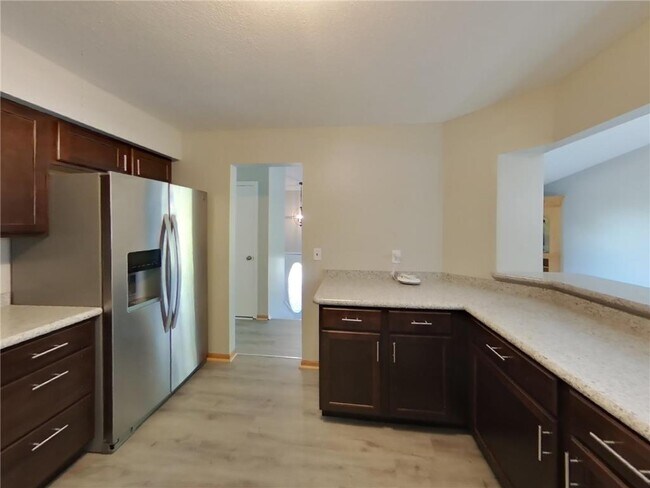 Building Photo - 3409 Brookview Dr