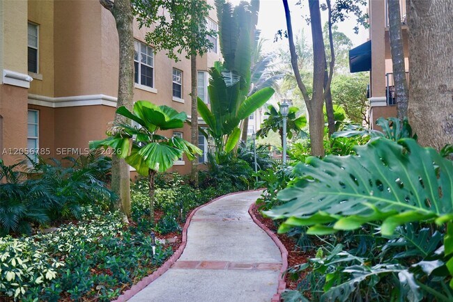 Building Photo - 19999 E Country Club Dr