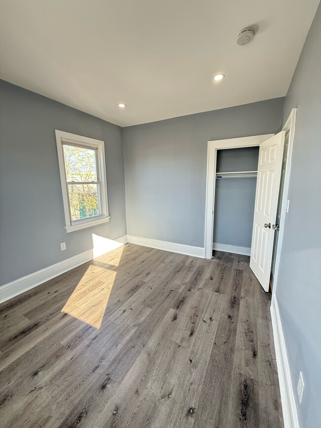 Building Photo - 422 Bacheller Ave