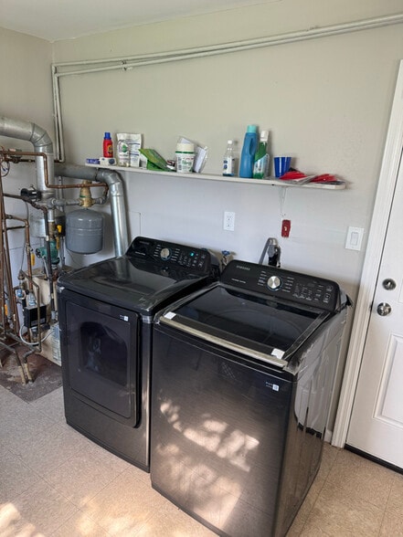 Building Photo - 70 Berkshire Ln