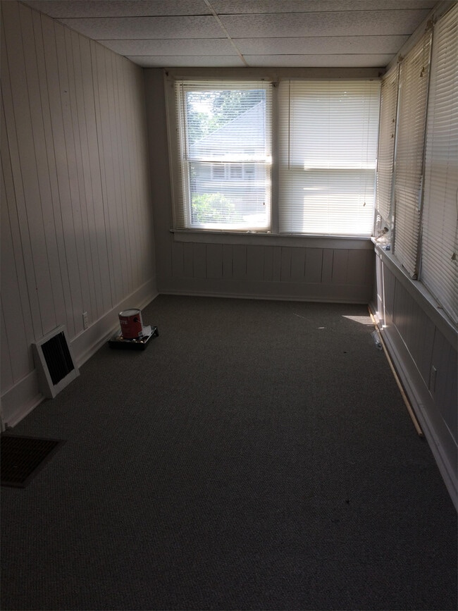 Building Photo - 409 Norwood Ave