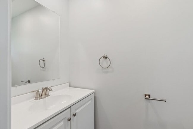 Building Photo - 3 Thomas Dr