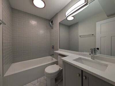 Building Photo - 1212 N La Salle Dr
