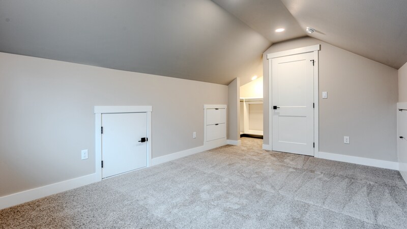 Building Photo - 2106 Oakes Ave