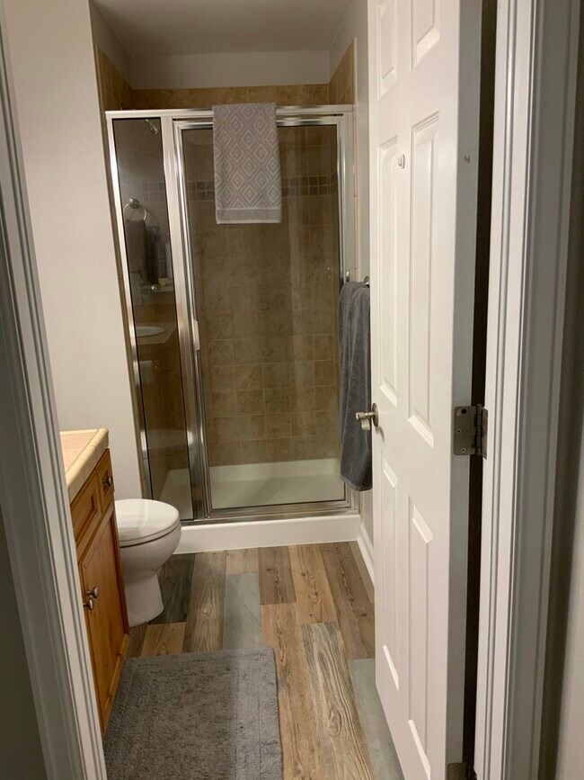 Building Photo - 115 Spinner St