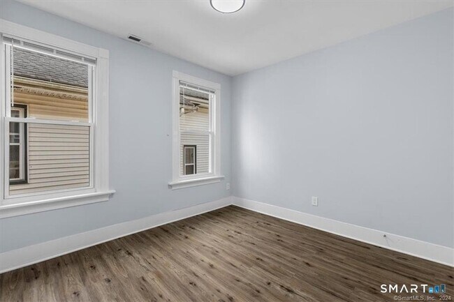 Building Photo - 55 Admiral St