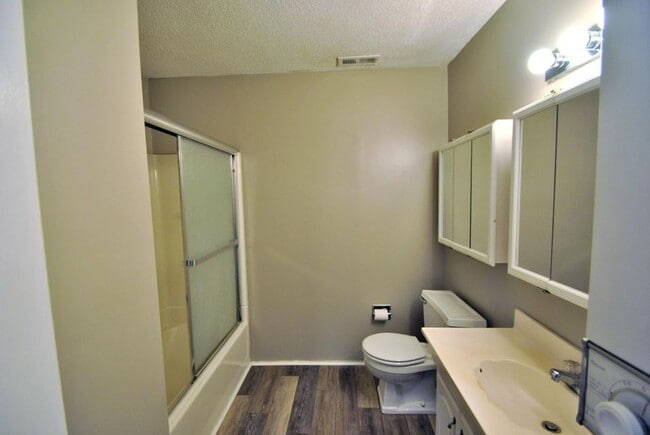 Building Photo - 65 Wilshire Heights Dr