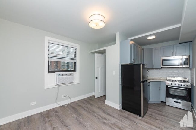 Building Photo - 1 bedroom in Chicago IL 60657