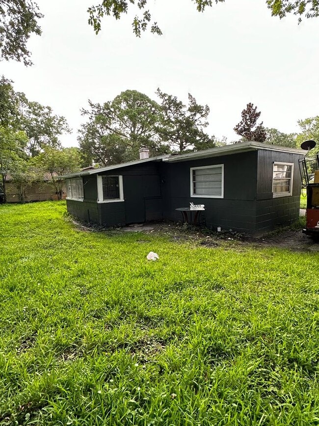 Building Photo - 3553 Centerhill Dr N