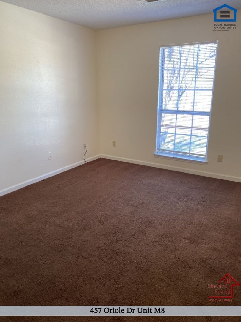 Building Photo - 457 Oriole Dr