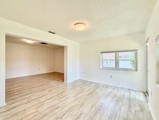 Building Photo - 4149 Prudence Dr