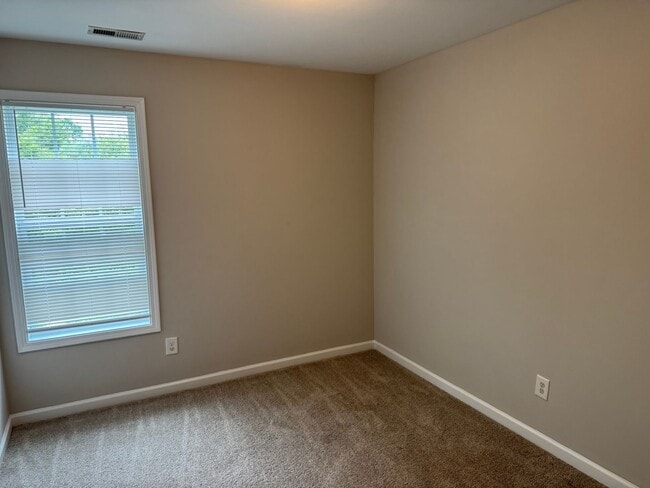 Building Photo - Nice townhouse duplex in convenient Kannap...