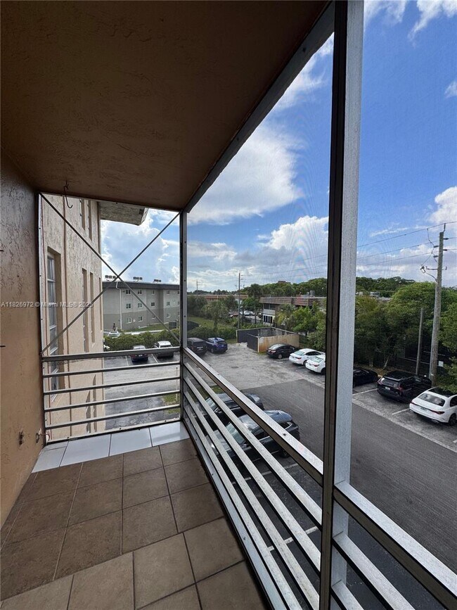 Building Photo - 4848 NW 24th Ct