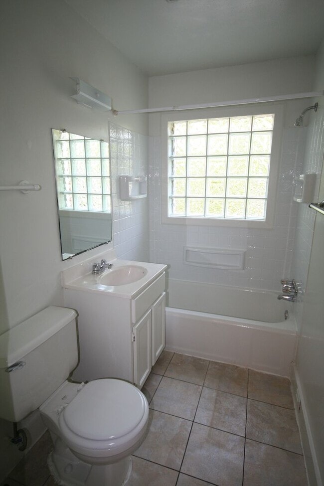 Building Photo - Beautiful Walltown Duplex - Near Duke / Broad St / 9th!