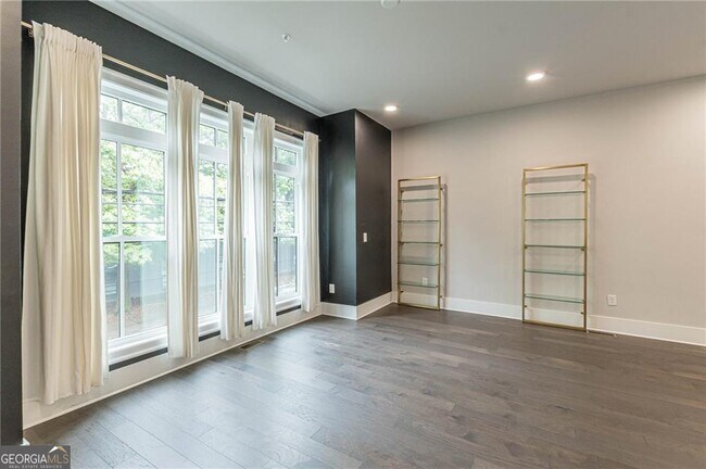 Building Photo - 574 Boulevard Pl NE