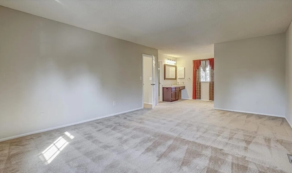 Building Photo - 17357 E Asbury Cir