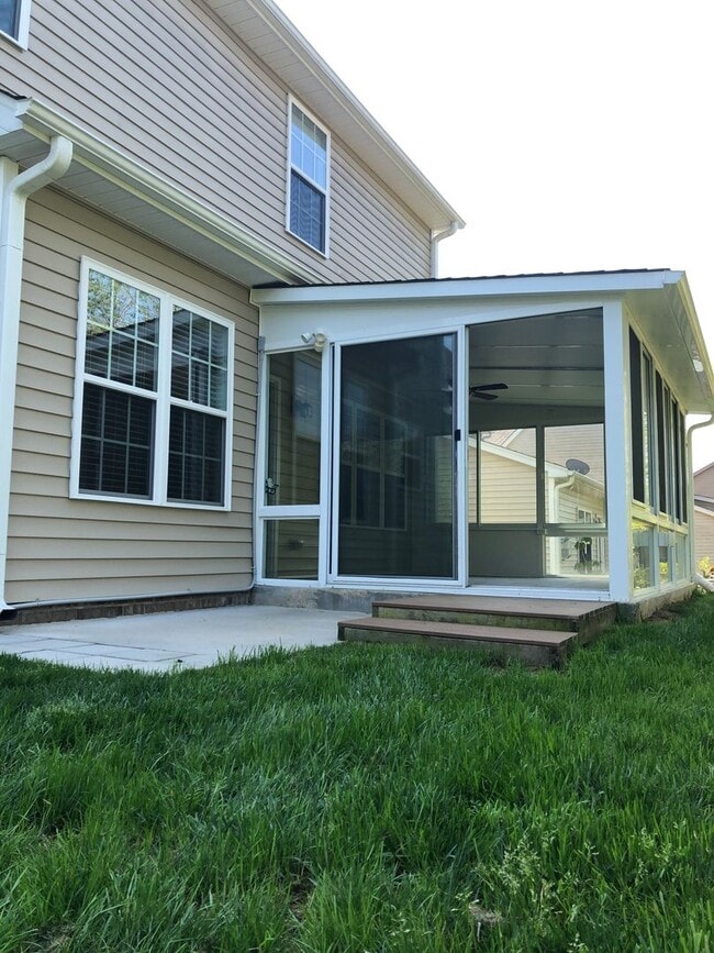 Building Photo - Stunning 3 bedroom, 2 1/2 bath 2 story home