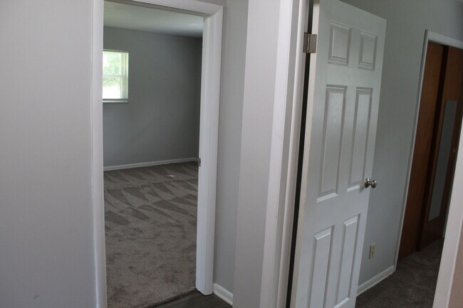 Building Photo - 2 BR Duplex in Avon!
