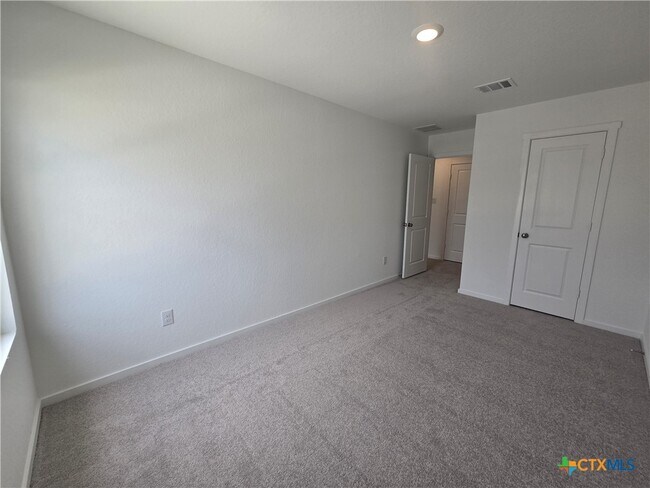Building Photo - 5600 Geronimo St