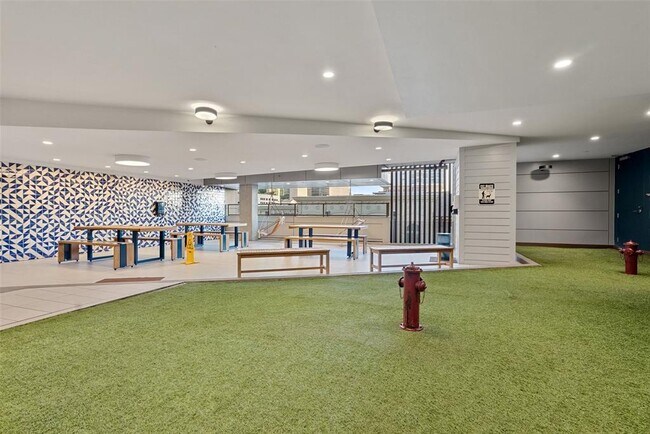 Building Photo - 501 West Ave